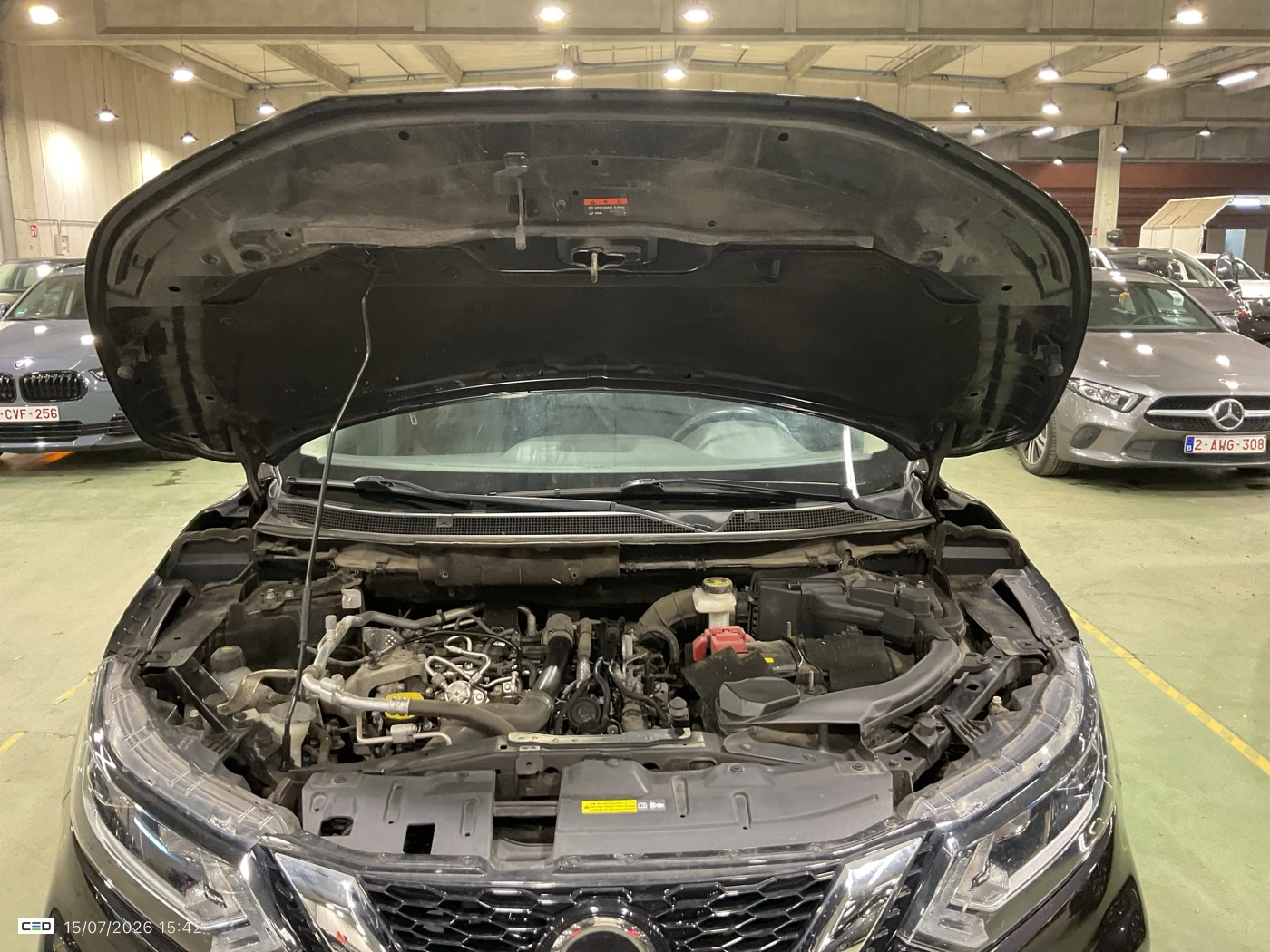 Nissan Qashqai N-Connecta 1.3 DIG-T, снимка 9 - Автомобили и джипове - 55702936