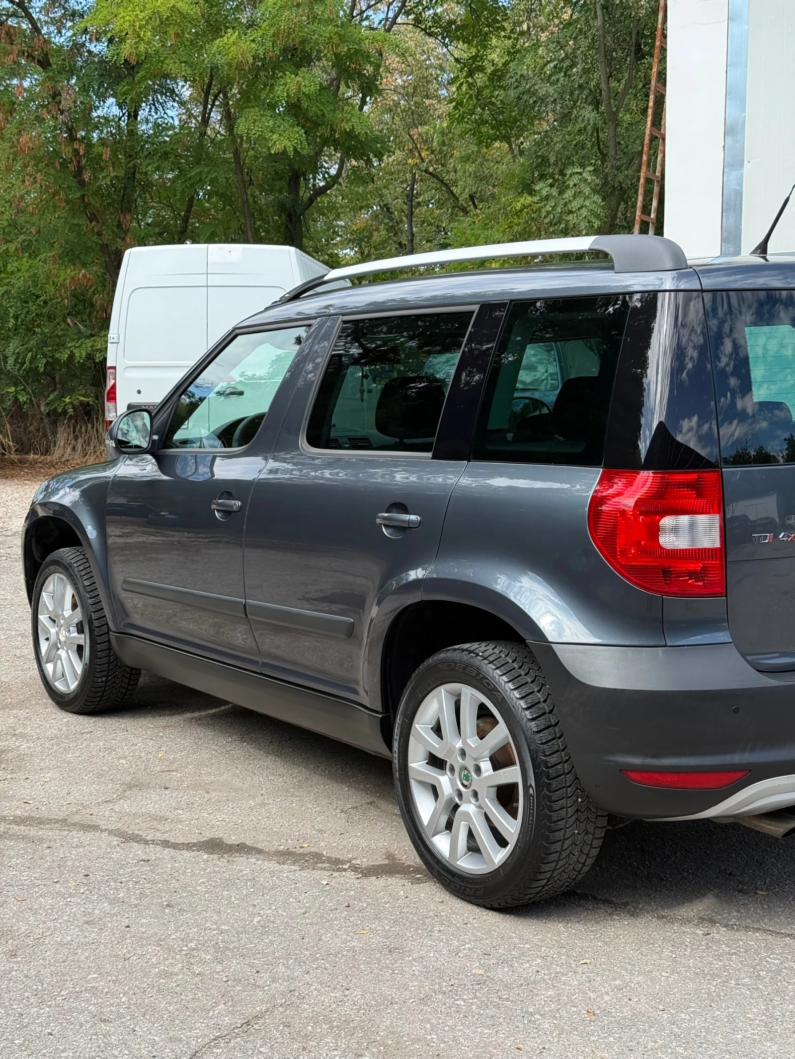 Skoda Yeti TDI 4x4, снимка 6 - Автомобили и джипове - 56124018