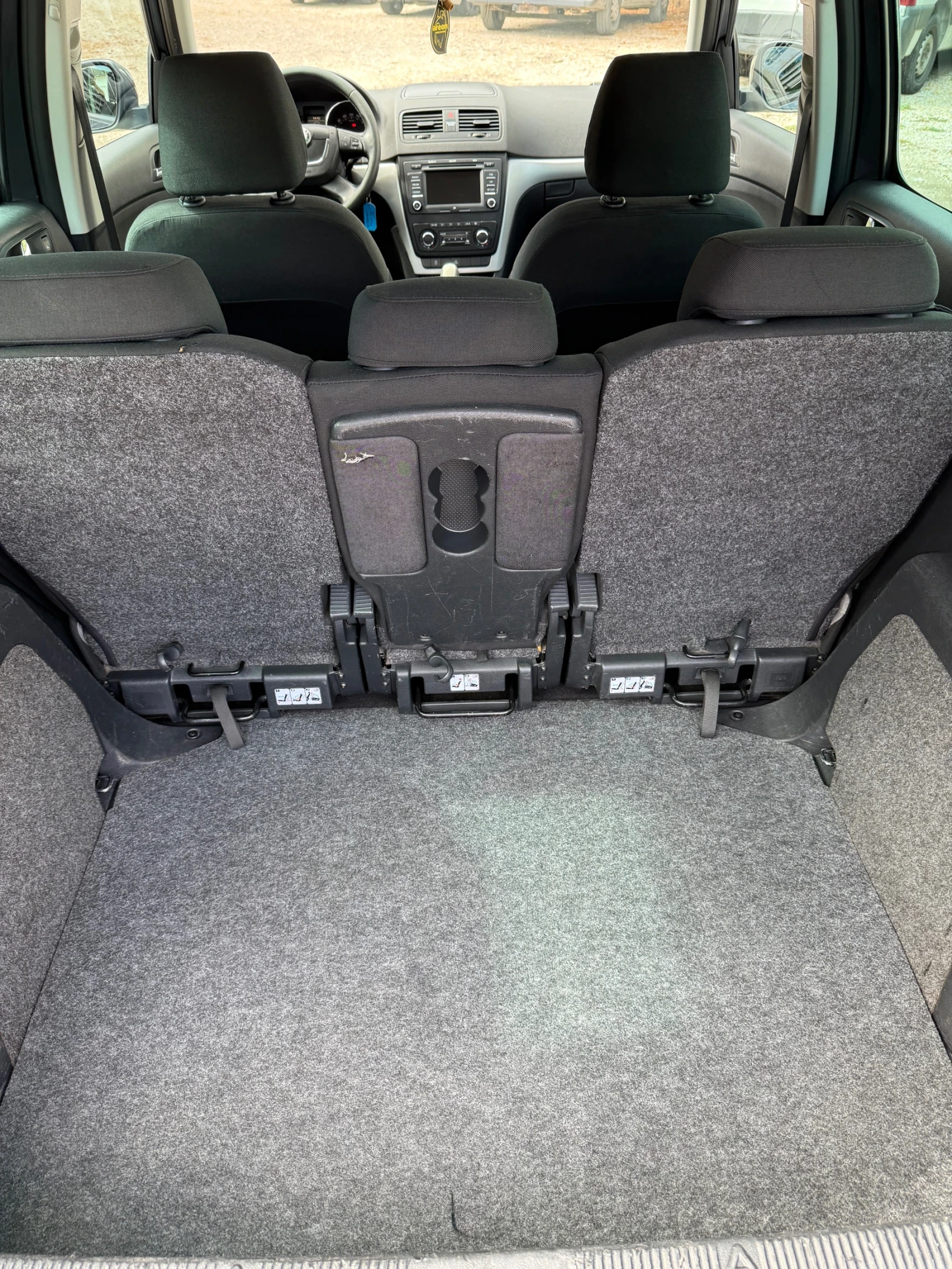 Skoda Yeti TDI 4x4, снимка 11 - Автомобили и джипове - 56124018