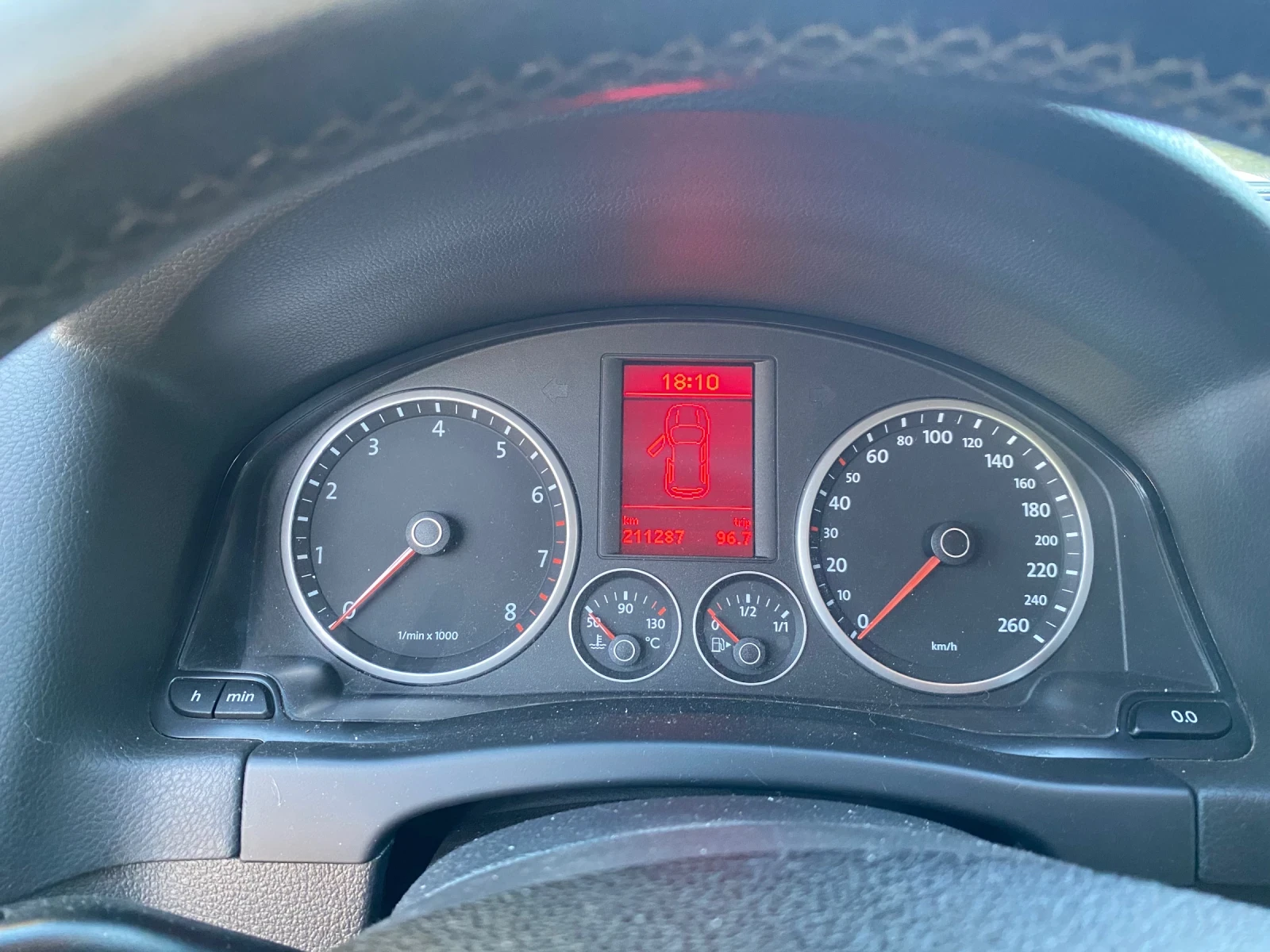 VW Tiguan, снимка 6 - Автомобили и джипове - 56377016