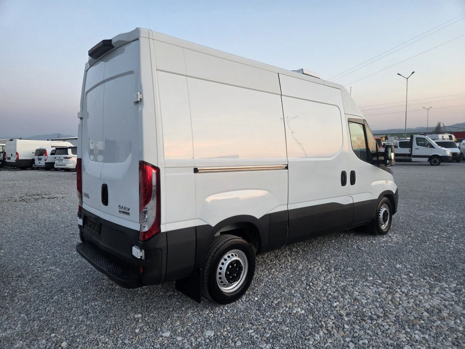 Iveco Daily 35s14, Хладилен, Евро 6, Автомат, снимка 5 - Бусове и автобуси - 53830334