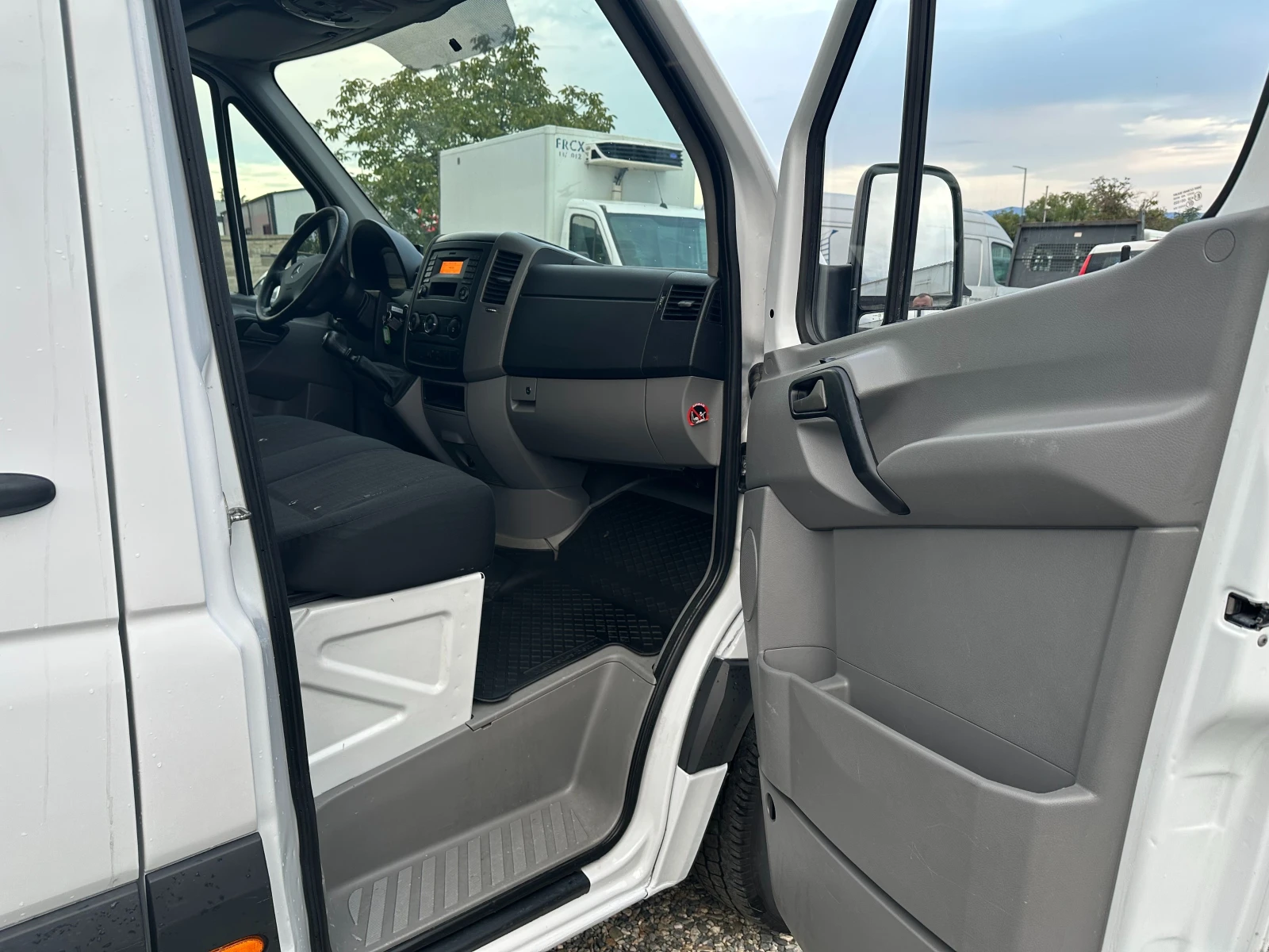 Mercedes-Benz Sprinter 316 климатроник/темпомат, снимка 8 - Бусове и автобуси - 56231181