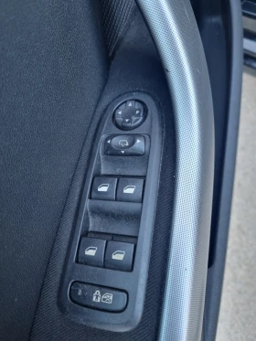 Peugeot 308 1.6 HDI Панорамен покрив, снимка 12