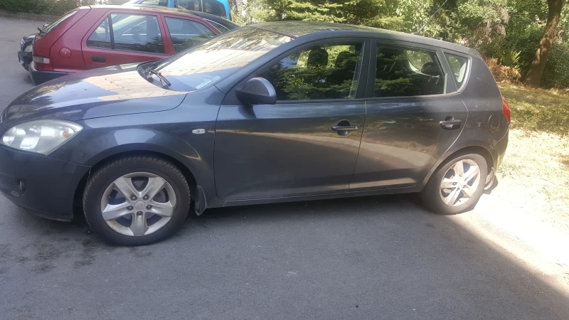 Kia Ceed, снимка 8 - Автомобили и джипове - 47009912