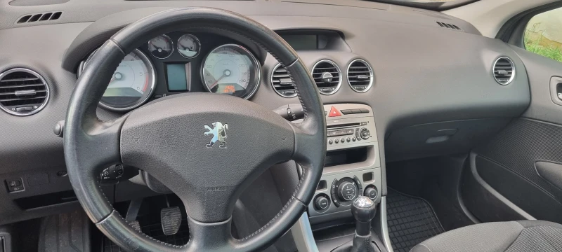 Peugeot 308 1.6 HDI Панорамен покрив, снимка 17 - Автомобили и джипове - 52931795