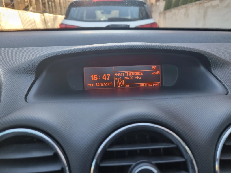 Peugeot 308 1.6 HDI Панорамен покрив, снимка 8 - Автомобили и джипове - 52931795