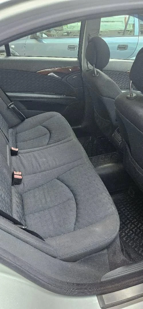Mercedes-Benz E 270, снимка 4 - Автомобили и джипове - 54599359