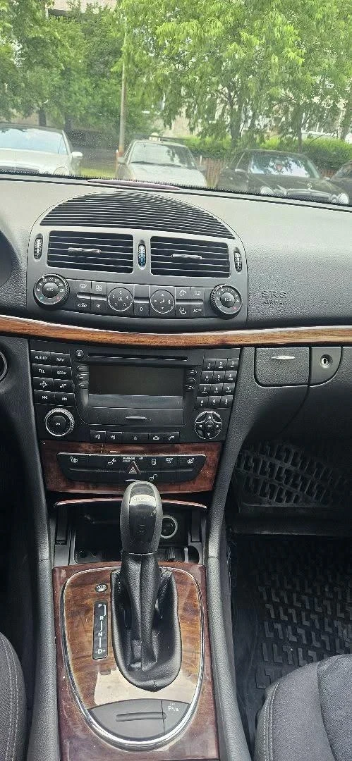 Mercedes-Benz E 270, снимка 9 - Автомобили и джипове - 54599359