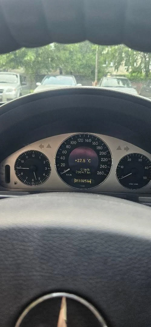 Mercedes-Benz E 270, снимка 11 - Автомобили и джипове - 54599359