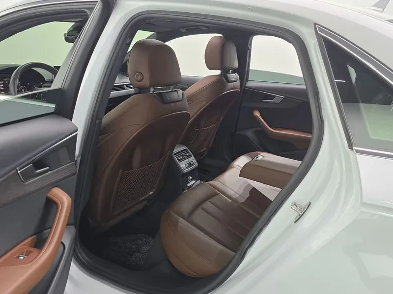 Audi A4 40 Tfsi Premium, снимка 12 - Автомобили и джипове - 55389972
