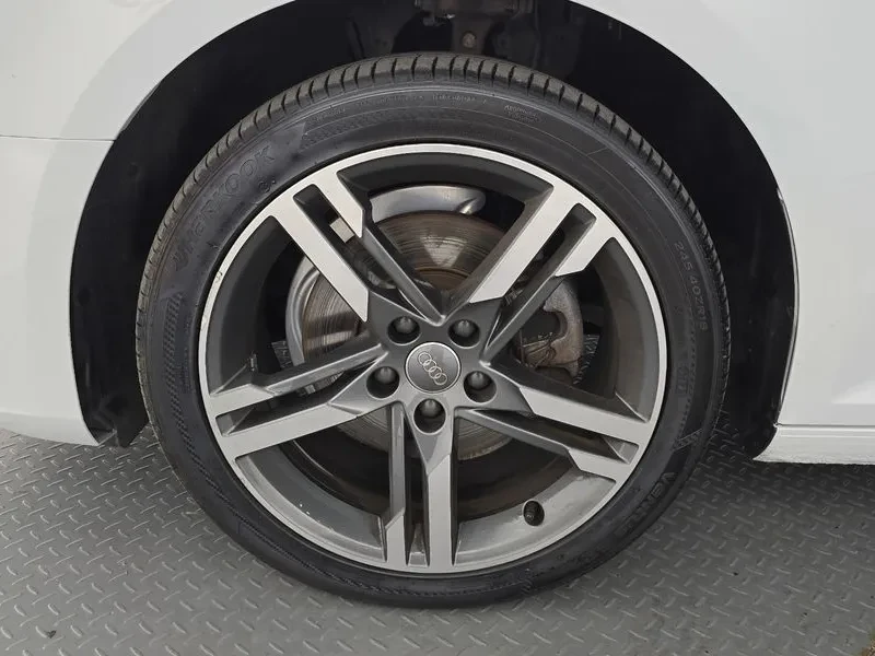 Audi A4 40 Tfsi Premium, снимка 5 - Автомобили и джипове - 55389972
