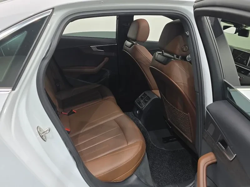Audi A4 40 Tfsi Premium, снимка 11 - Автомобили и джипове - 55389972