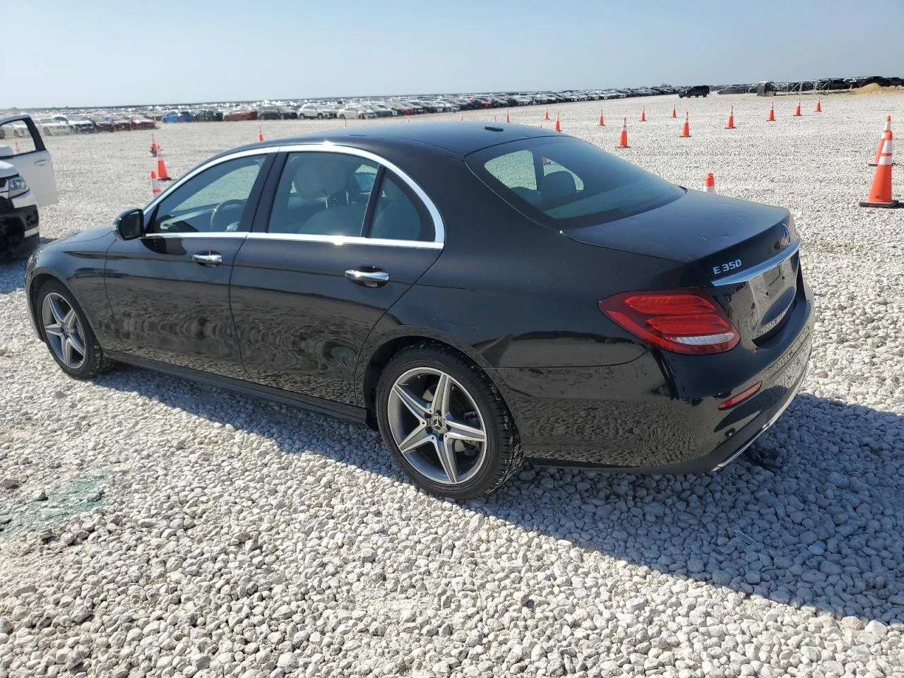 Mercedes-Benz E 350 4MATIC* Widescreen* Burmester* Подгрев*  - изображение 2