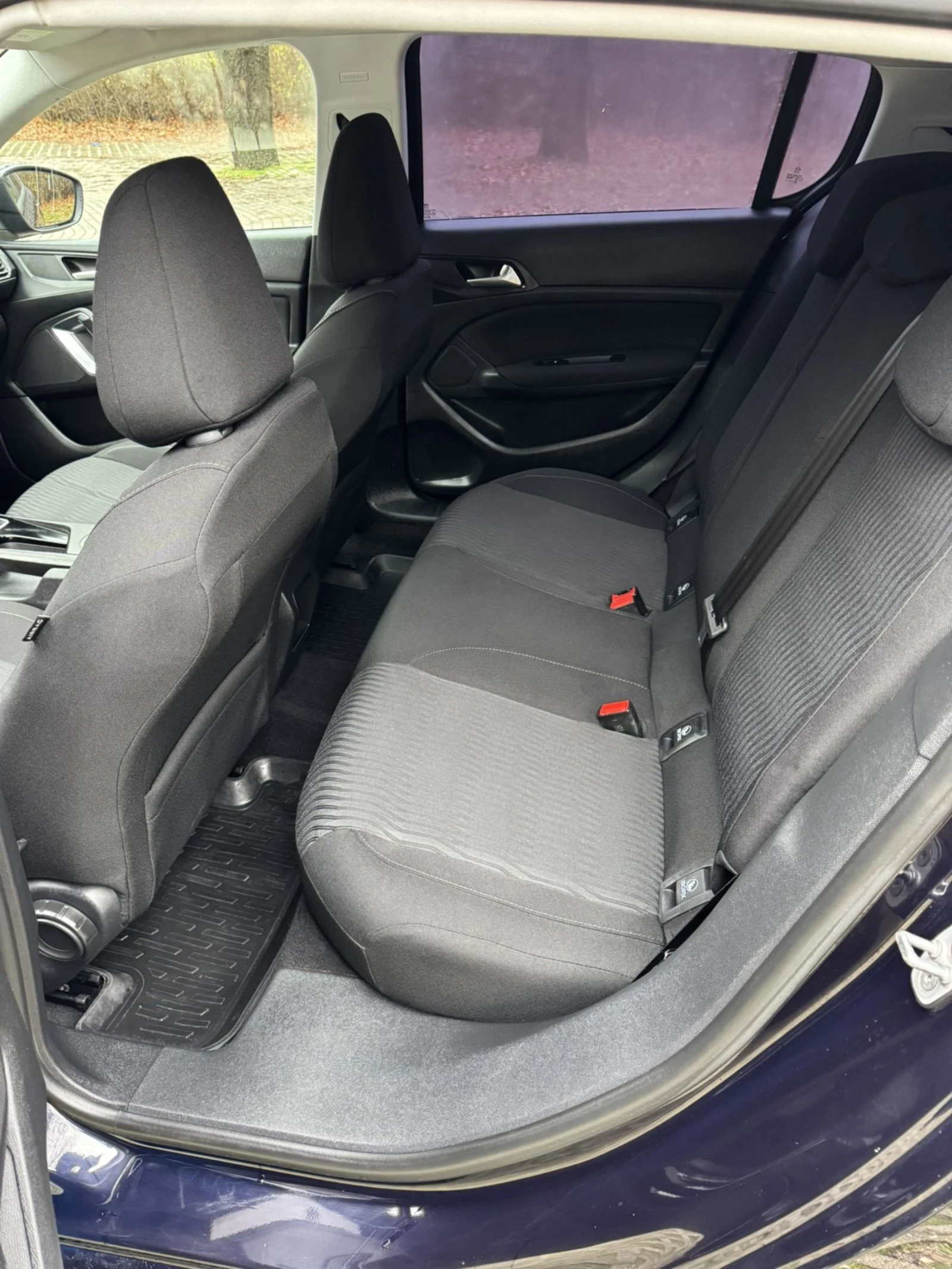 Peugeot 308 1.6 HDI 99кс Euro6, снимка 8 - Автомобили и джипове - 53959545