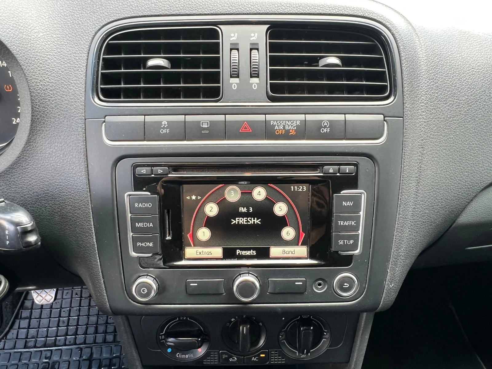 VW Polo 1.6 TDI - 90кс, снимка 14 - Автомобили и джипове - 54164417