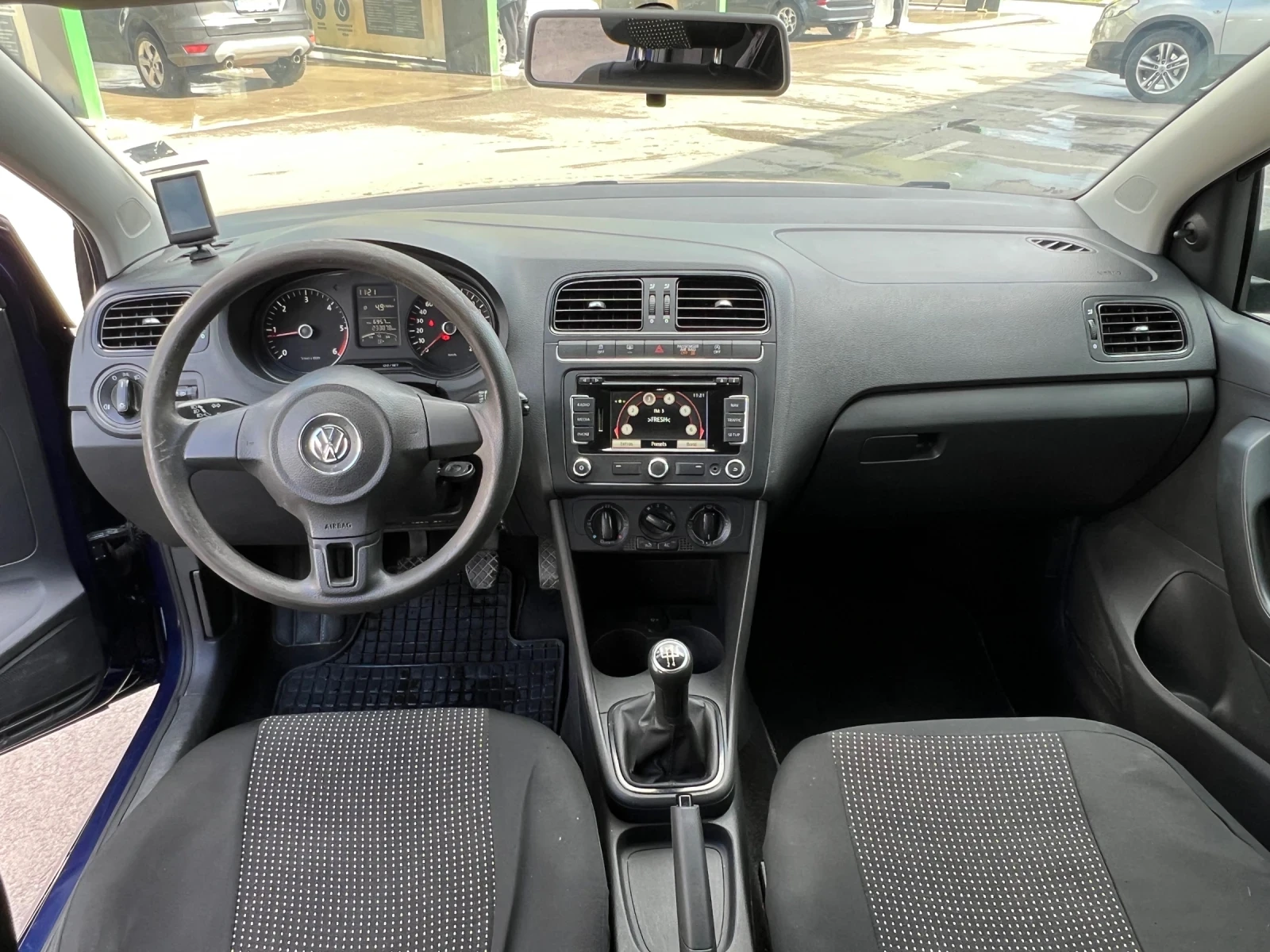 VW Polo 1.6 TDI - 90кс, снимка 11 - Автомобили и джипове - 54164417
