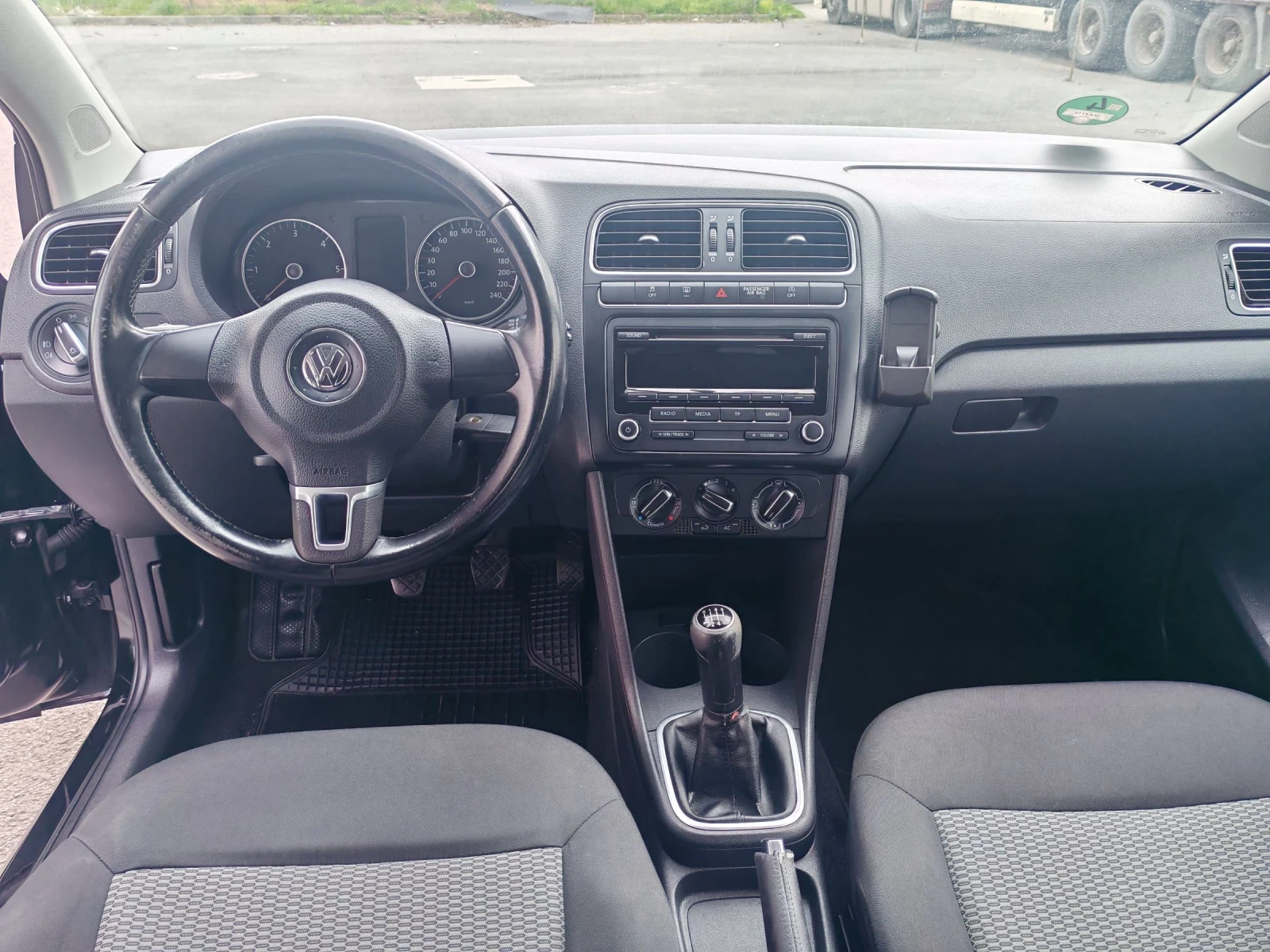 VW Polo 1.2TDI 2010G, снимка 13 - Автомобили и джипове - 54167295