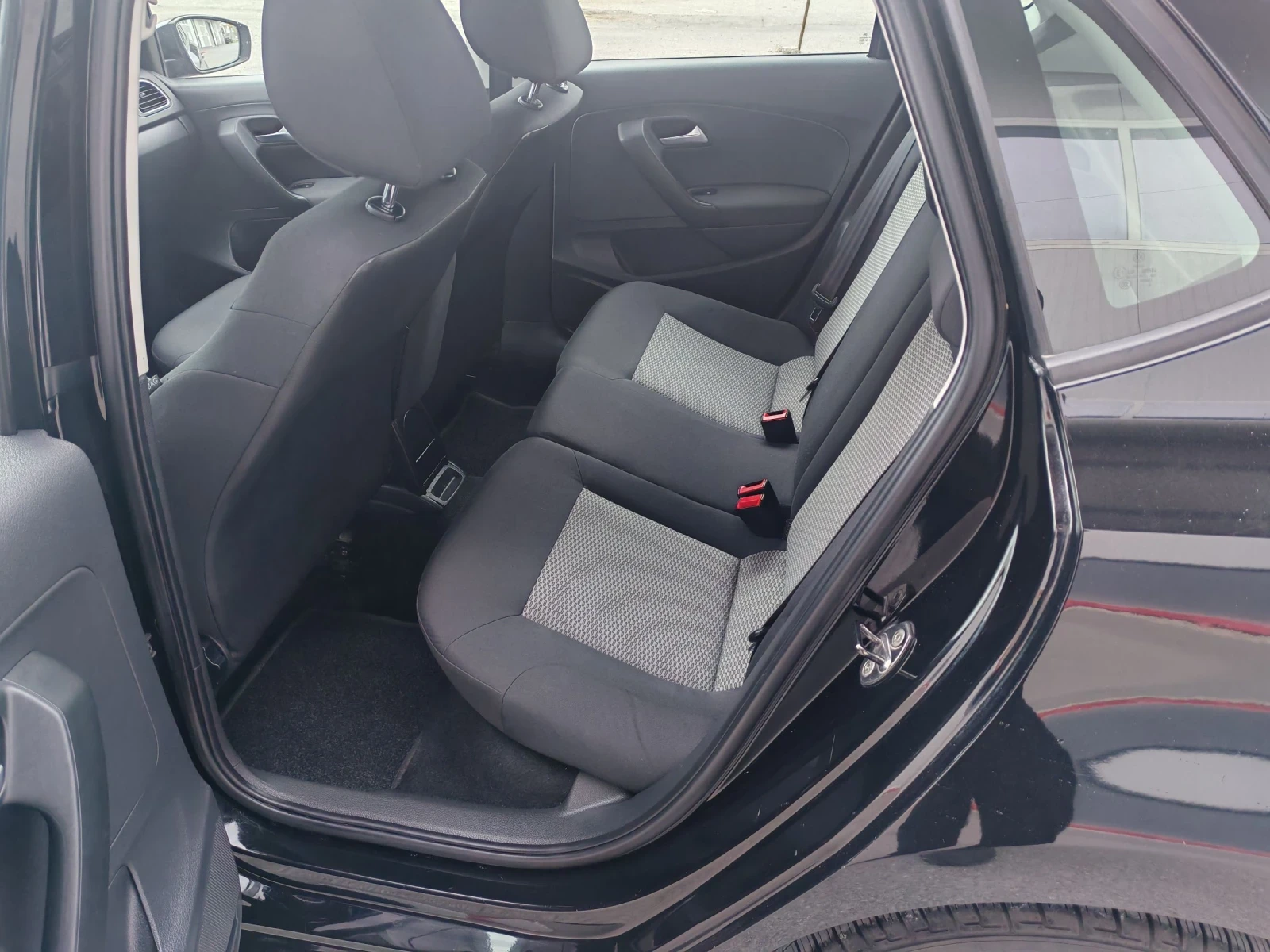 VW Polo 1.2TDI 2010G, снимка 10 - Автомобили и джипове - 54167295