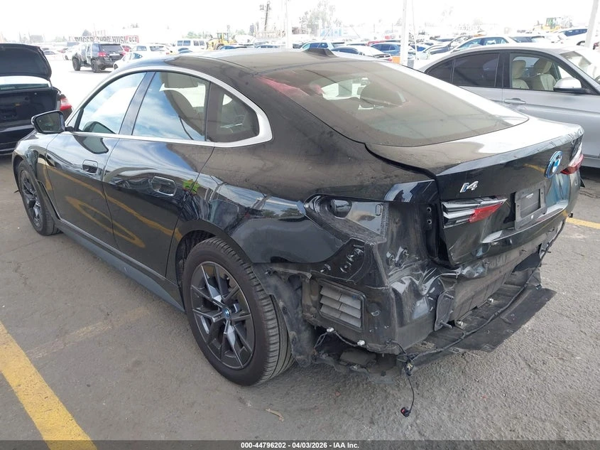 BMW i4 Edrive40, снимка 3 - Автомобили и джипове - 54378656