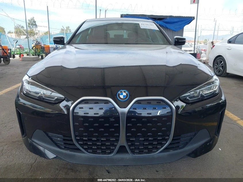 BMW i4 Edrive40, снимка 13 - Автомобили и джипове - 54378656