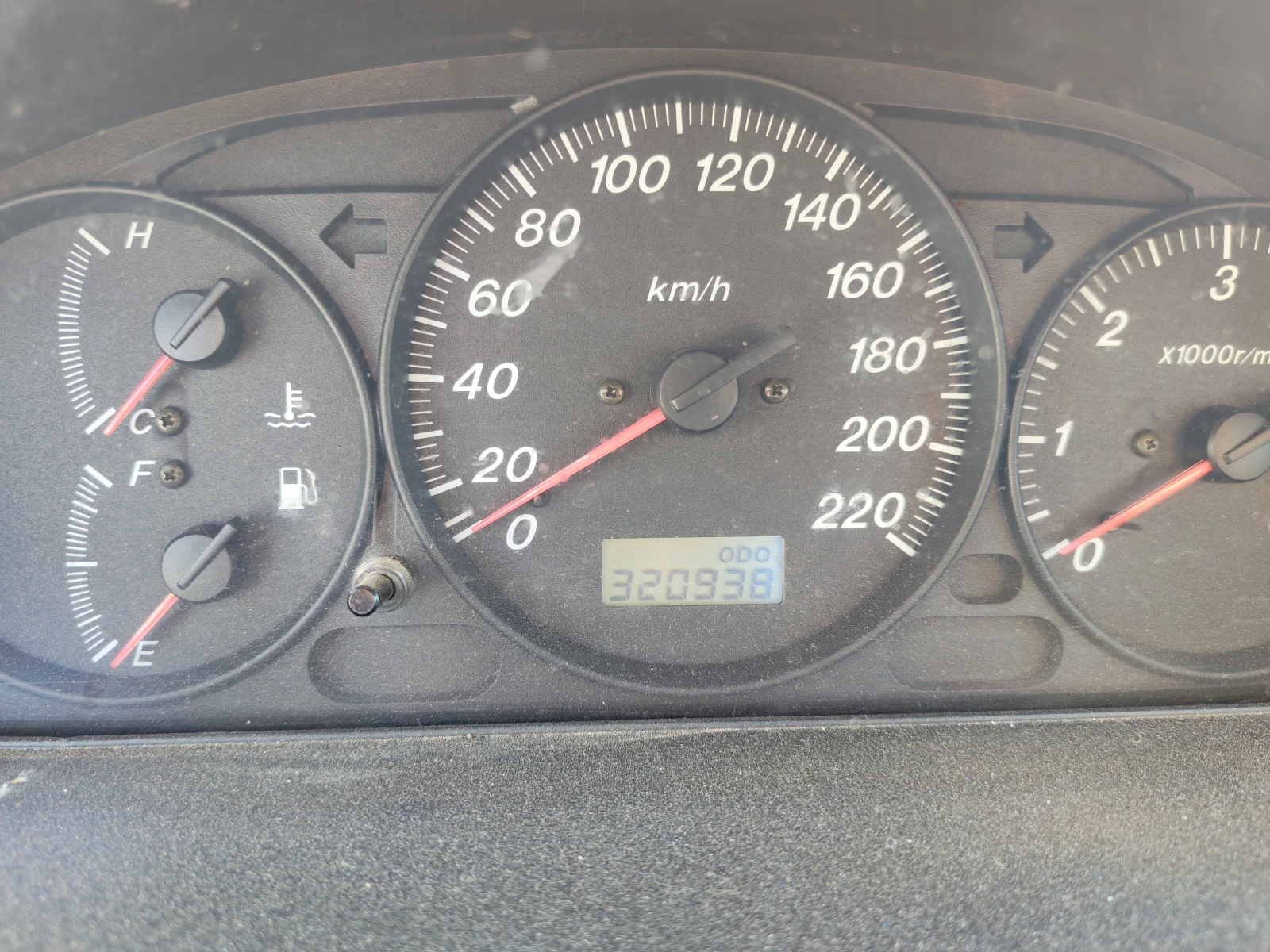 Mazda 323 DITD, снимка 6 - Автомобили и джипове - 54666520