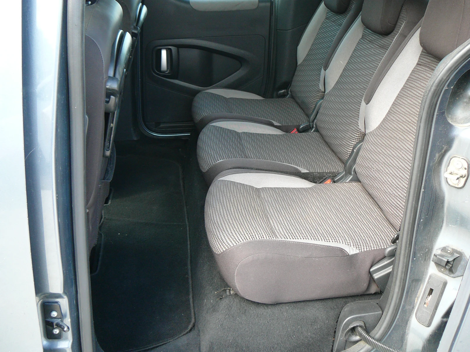 Peugeot Partner 1.6HDI 90кс, снимка 8 - Автомобили и джипове - 55166047