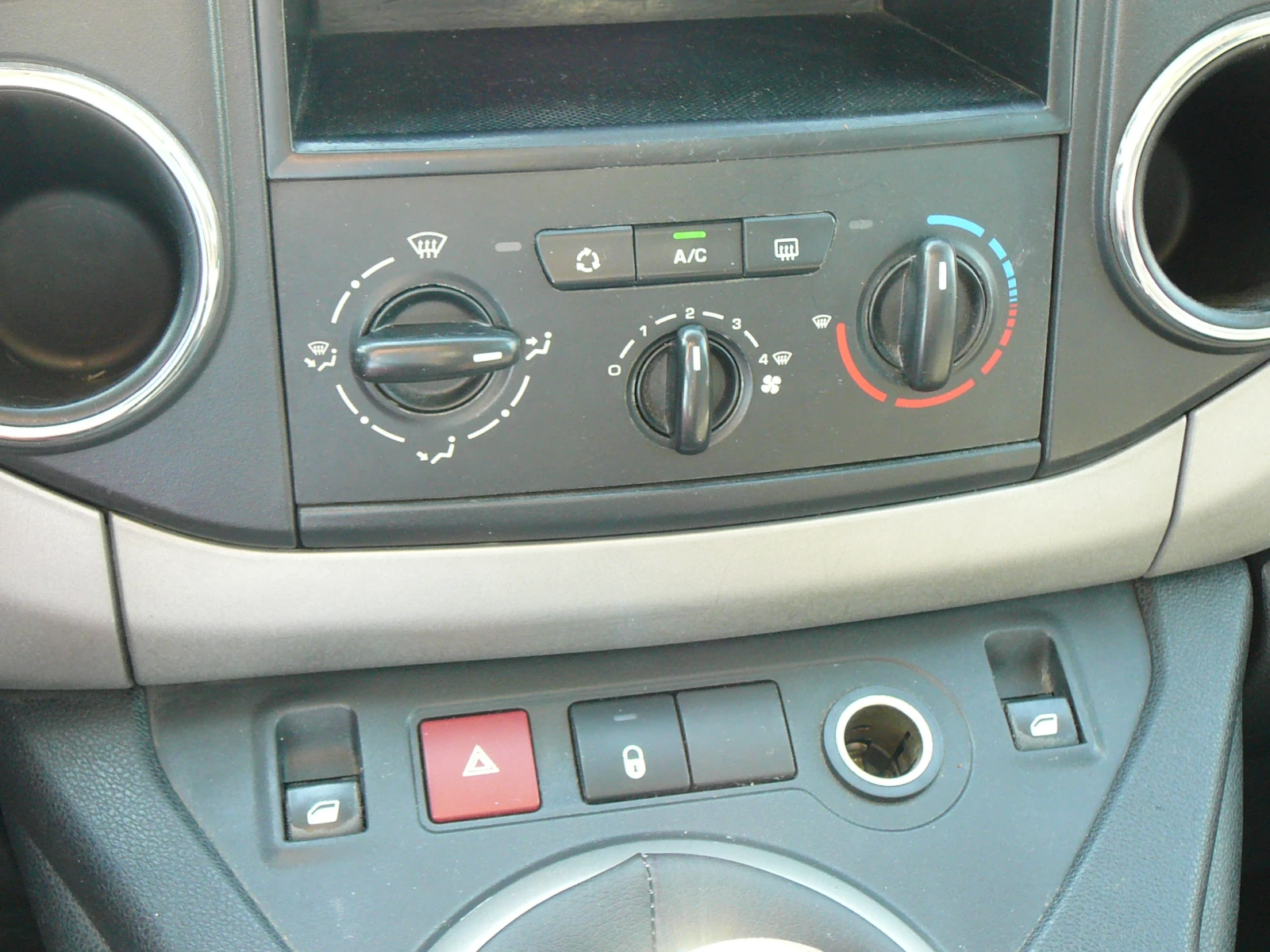Peugeot Partner 1.6HDI 90кс, снимка 11 - Автомобили и джипове - 55166047