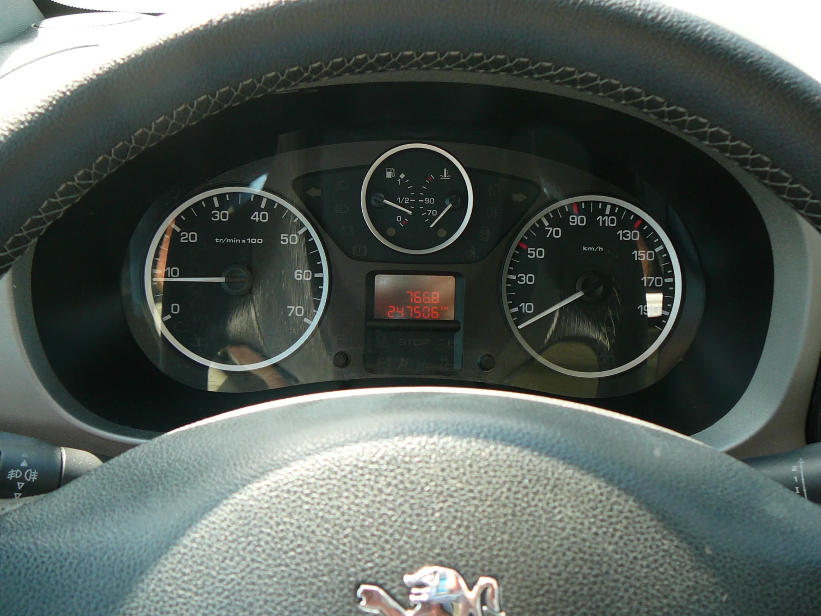 Peugeot Partner 1.6HDI 90кс, снимка 10 - Автомобили и джипове - 55166047