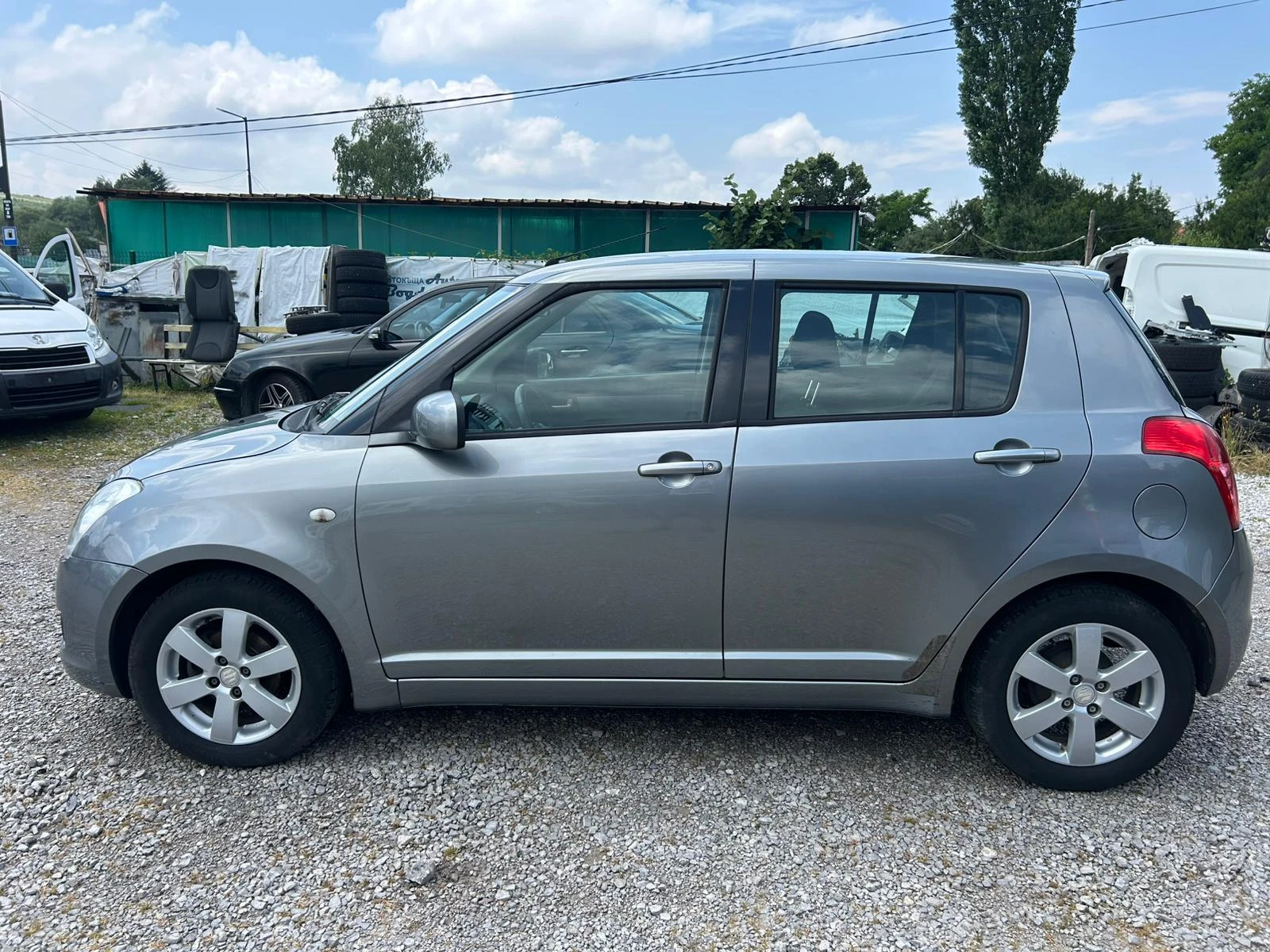 Suzuki Swift 1.3i LPG, снимка 5 - Автомобили и джипове - 55171276