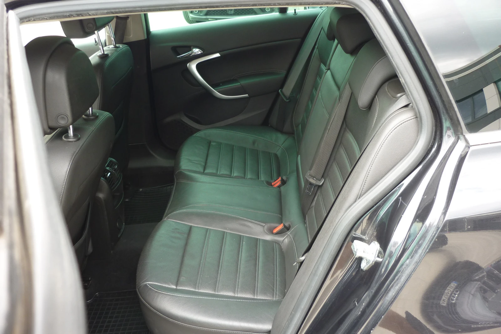 Opel Insignia 2.8  V6 Турбо , снимка 14 - Автомобили и джипове - 55414701
