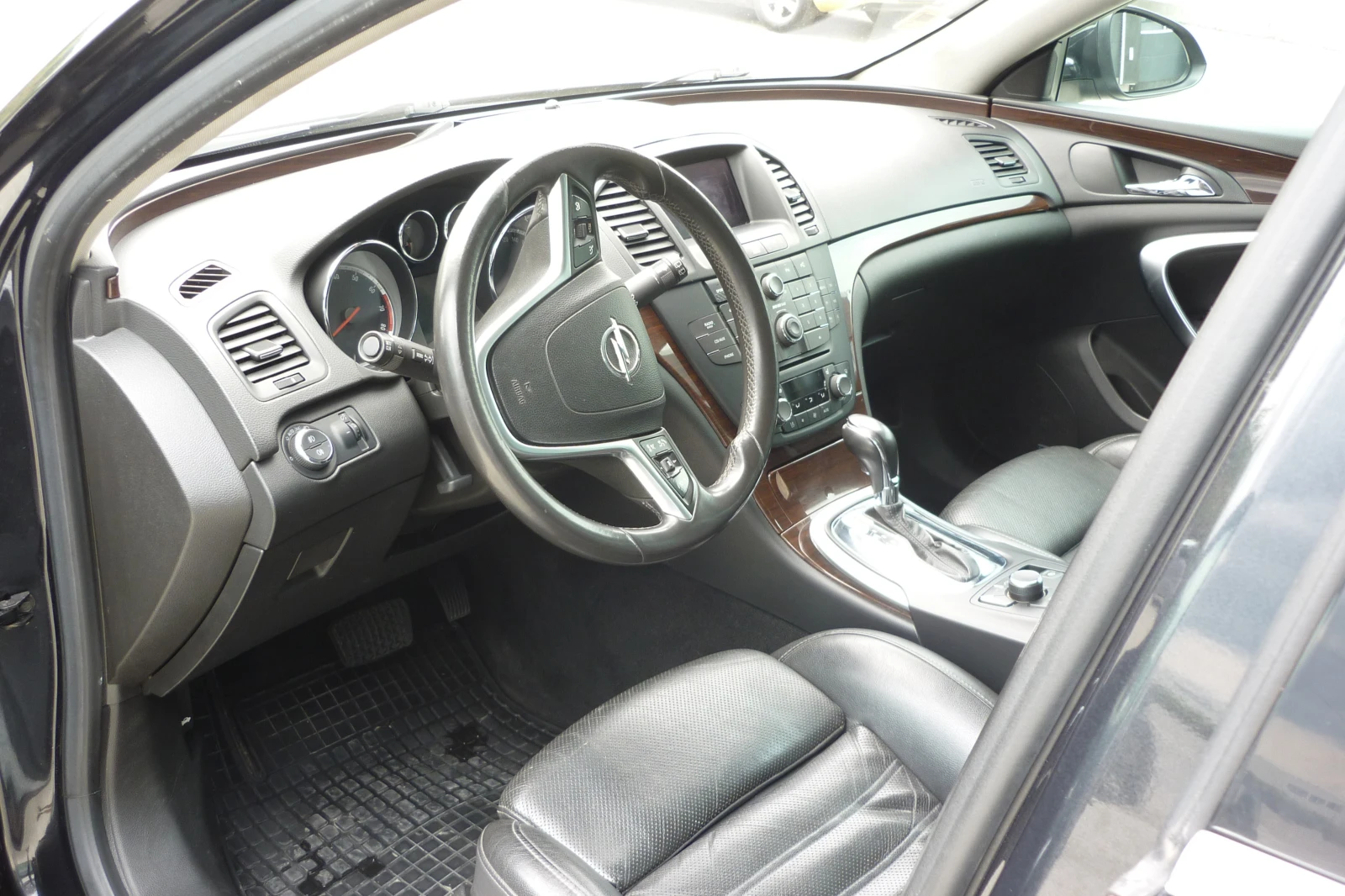 Opel Insignia 2.8  V6 Турбо , снимка 13 - Автомобили и джипове - 55414701