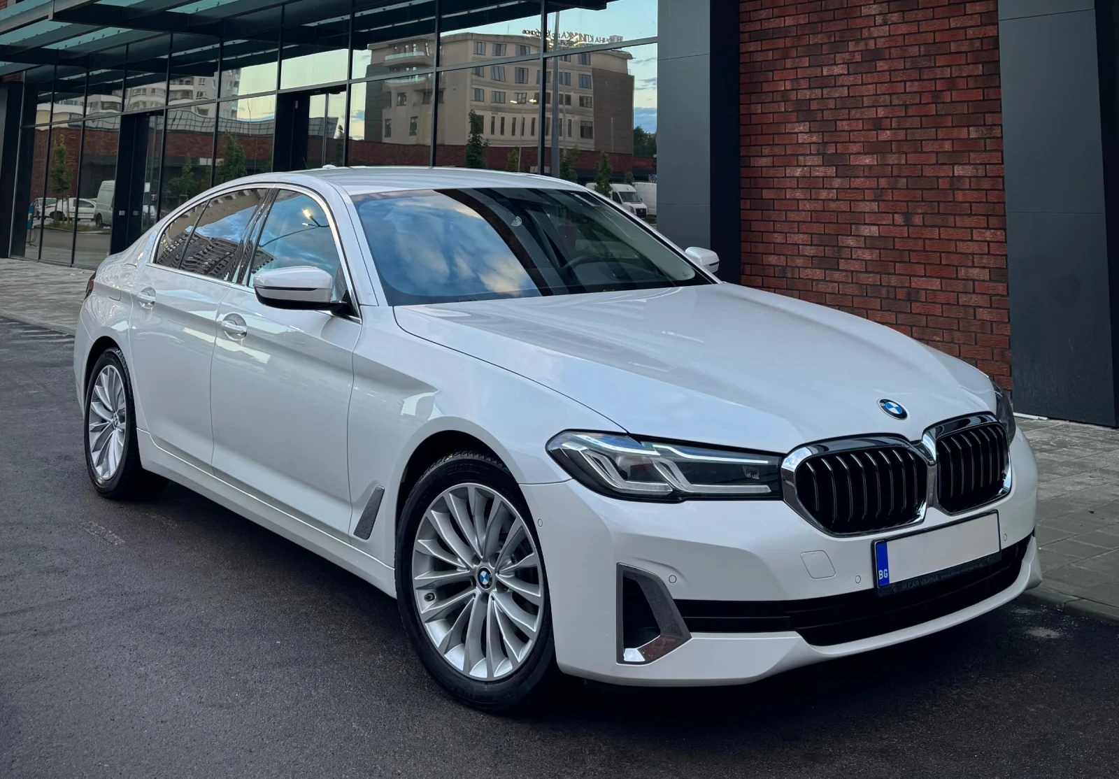 BMW 520 xDrive Luxury Line 66хил.км, снимка 2 - Автомобили и джипове - 55843432