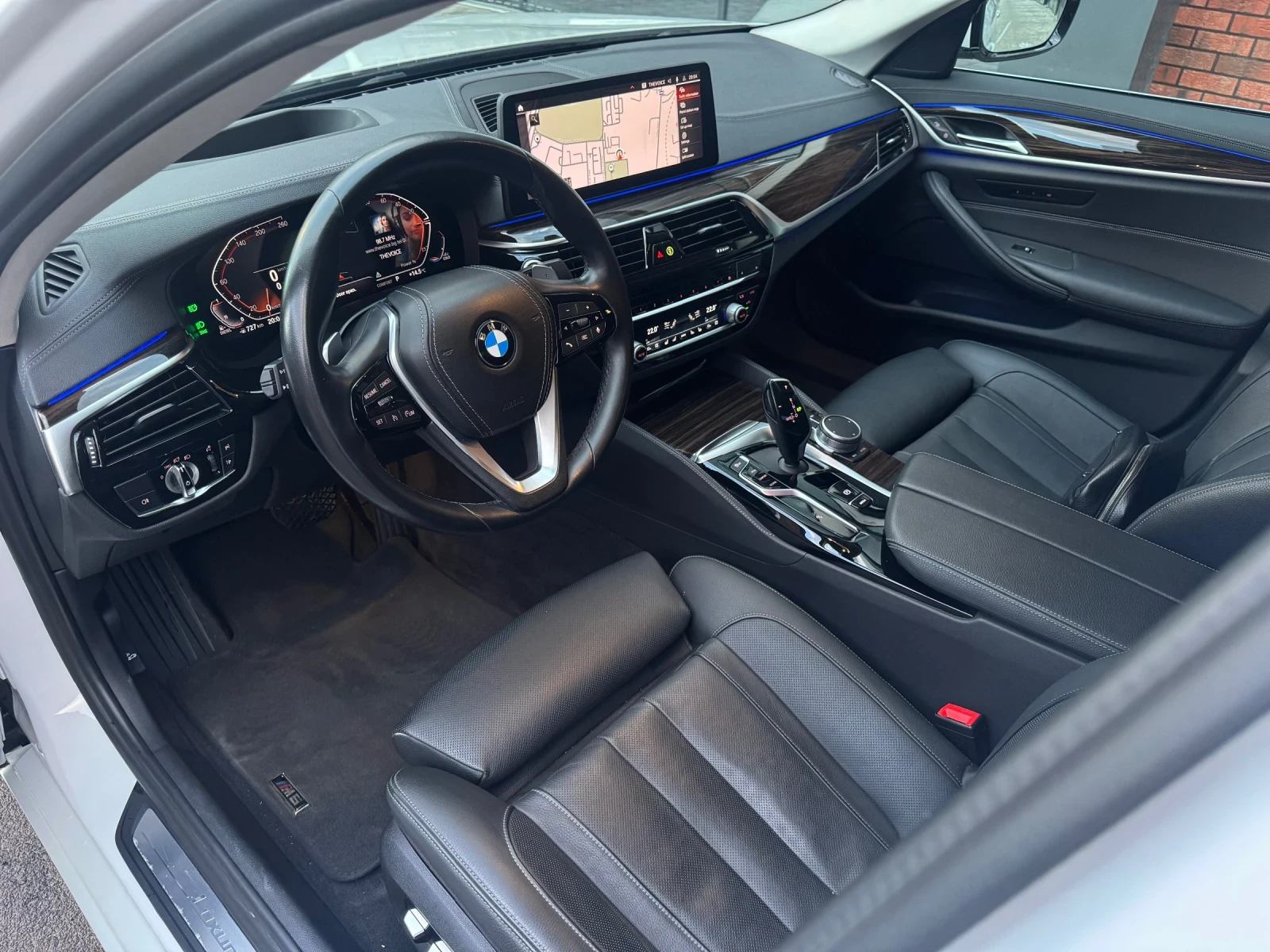 BMW 520 xDrive Luxury Line 66хил.км, снимка 7 - Автомобили и джипове - 55843432