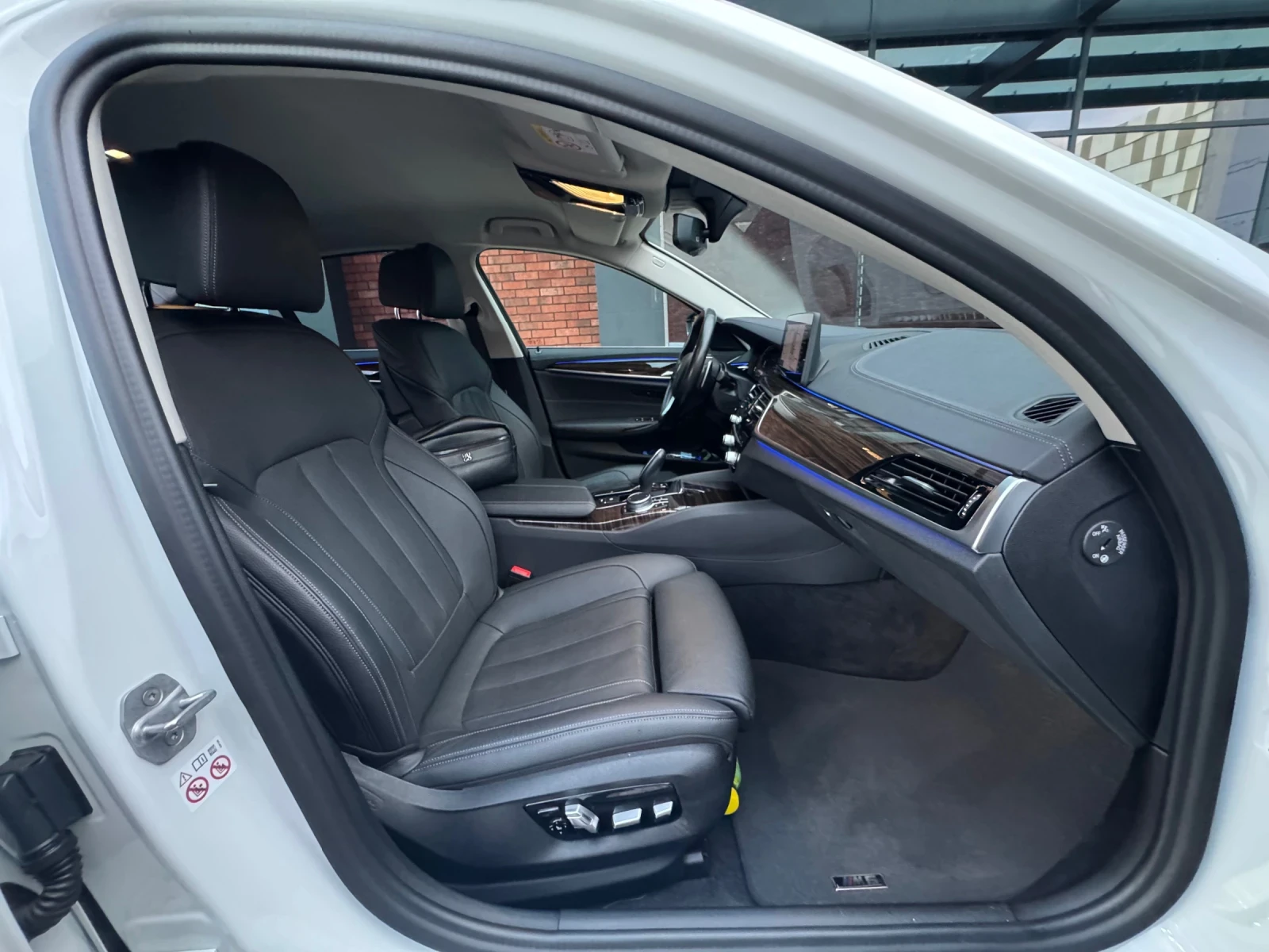 BMW 520 xDrive Luxury Line 66хил.км, снимка 9 - Автомобили и джипове - 55843432