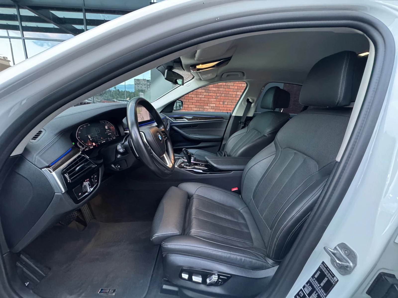 BMW 520 xDrive Luxury Line 66хил.км, снимка 8 - Автомобили и джипове - 55843432