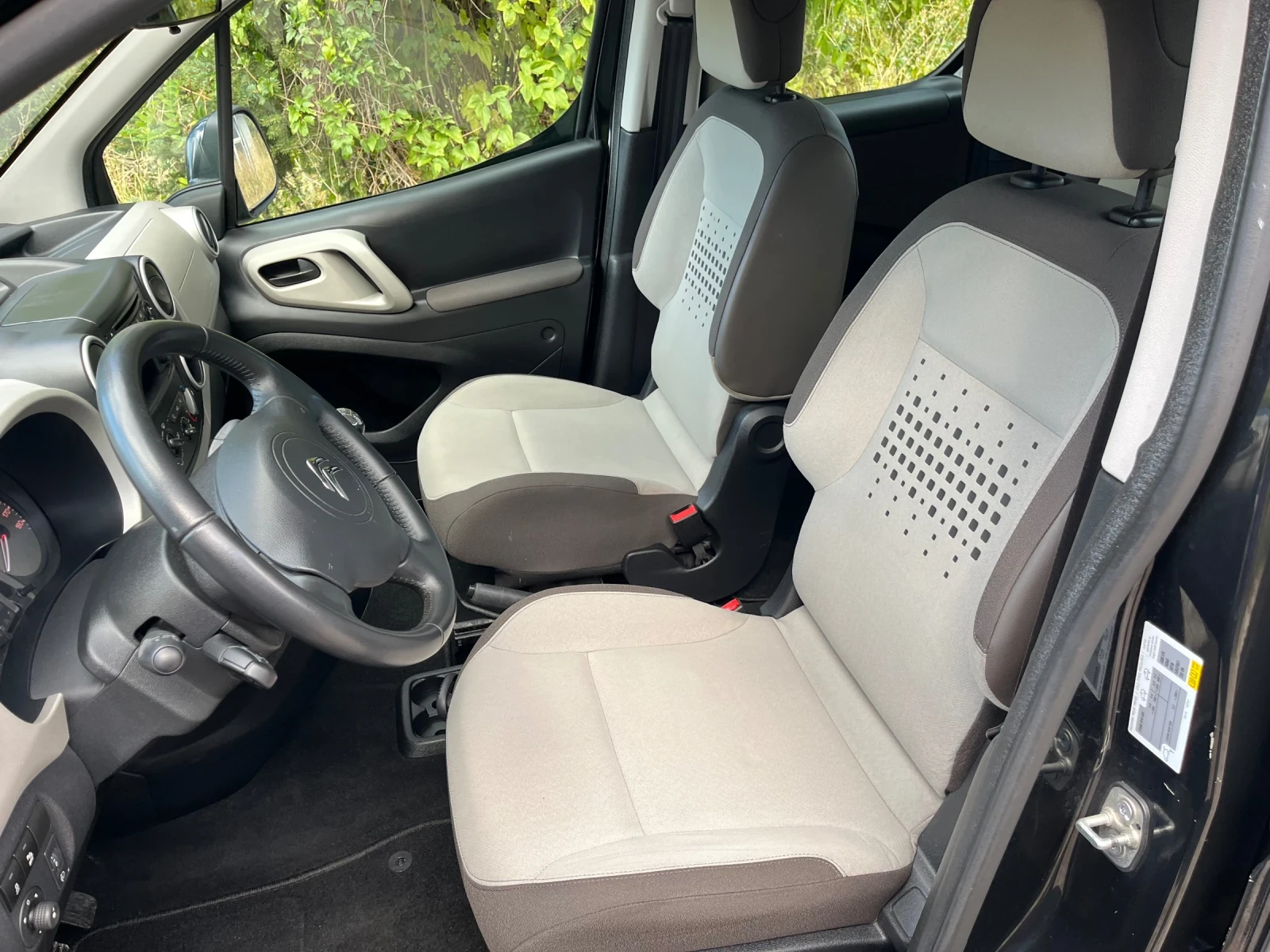Citroen Berlingo 1.6HDI, снимка 14 - Автомобили и джипове - 56244785