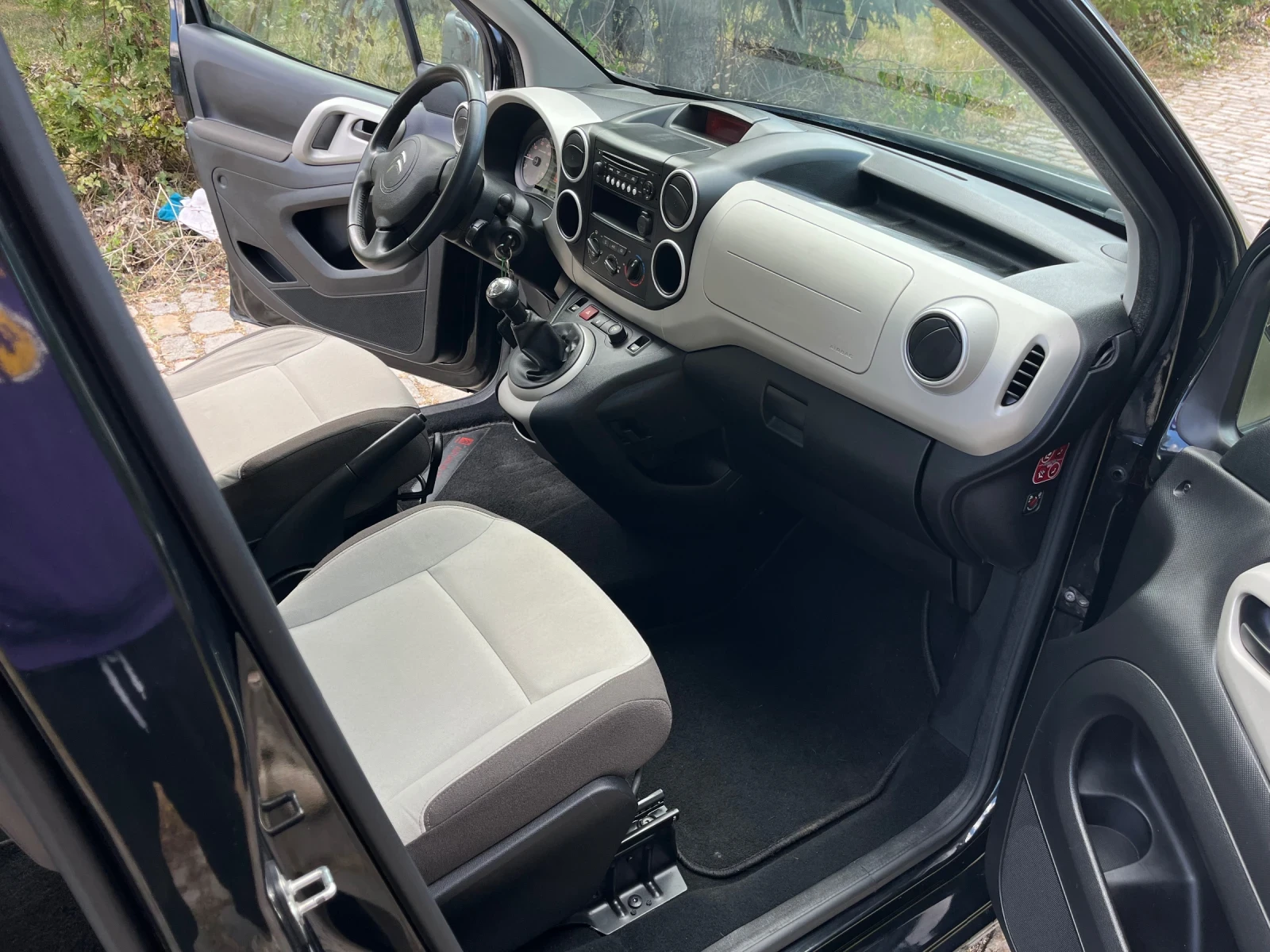 Citroen Berlingo 1.6HDI, снимка 11 - Автомобили и джипове - 56244785