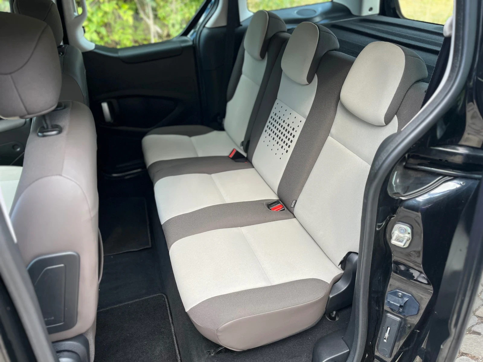 Citroen Berlingo 1.6HDI, снимка 13 - Автомобили и джипове - 56244785