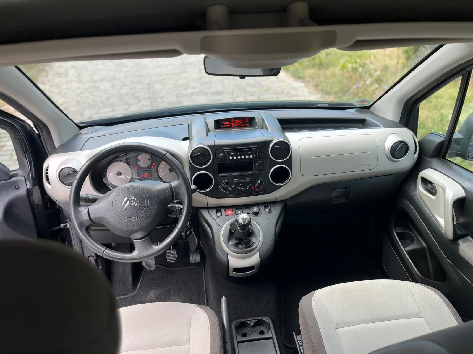 Citroen Berlingo 1.6HDI, снимка 10 - Автомобили и джипове - 56244785