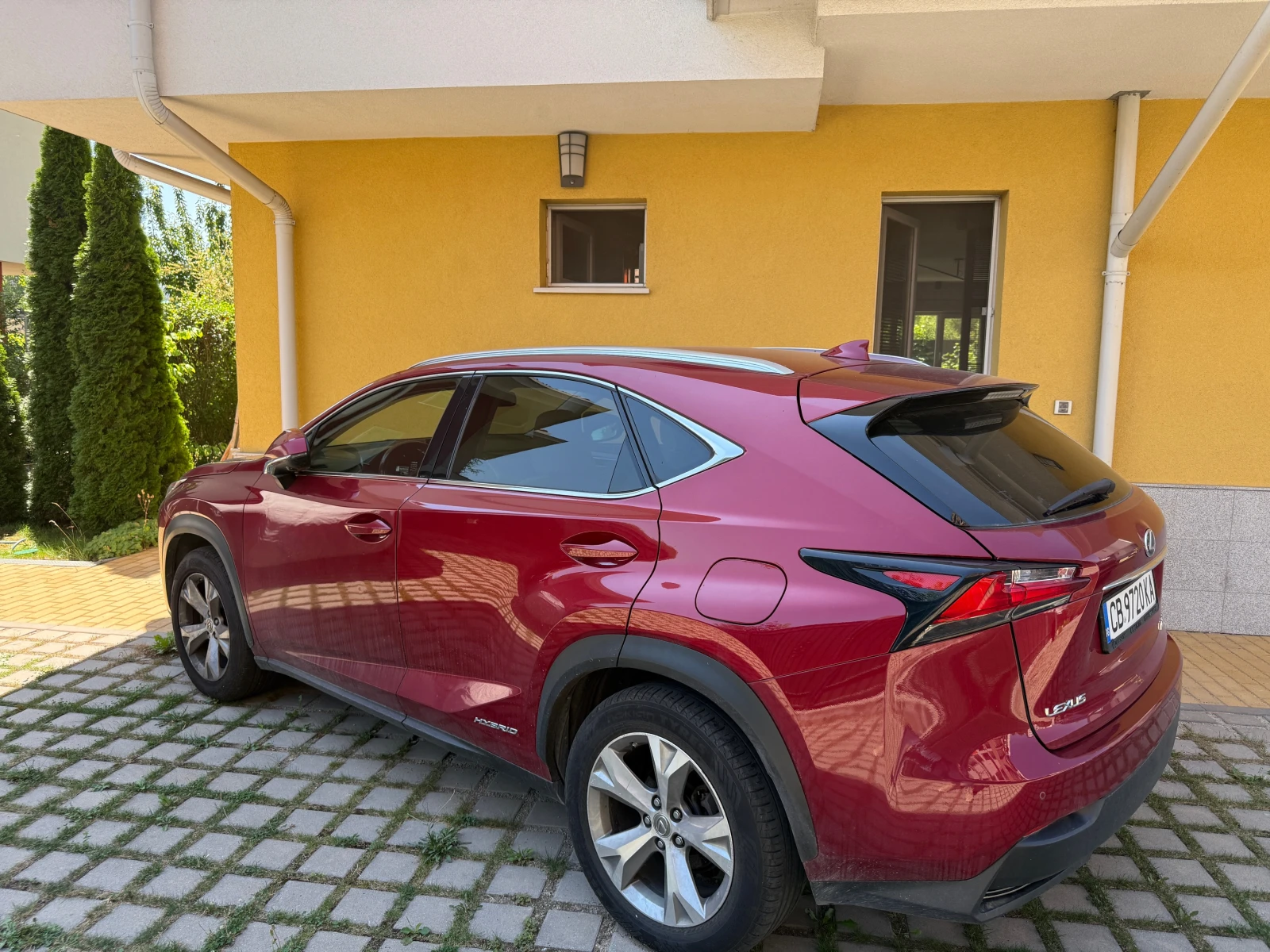 Lexus NX 300h Luxury - изображение 2