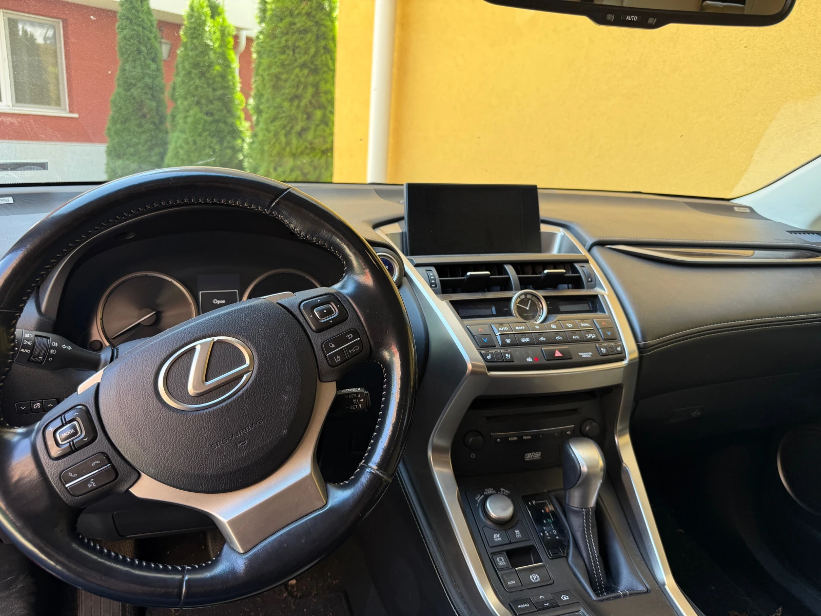 Lexus NX 300h Luxury - изображение 6