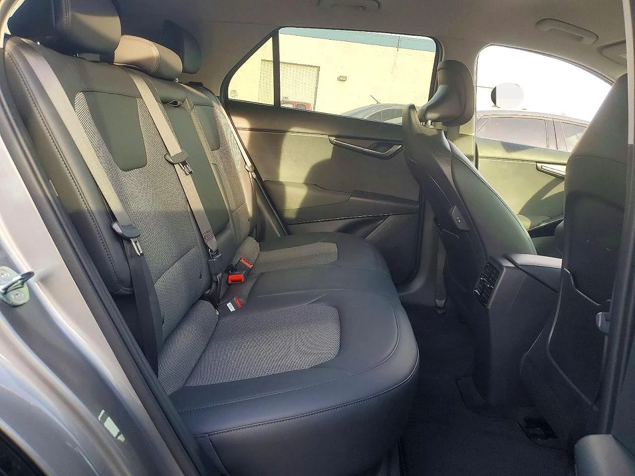 Kia Niro EV Wind, снимка 11 - Автомобили и джипове - 54485550