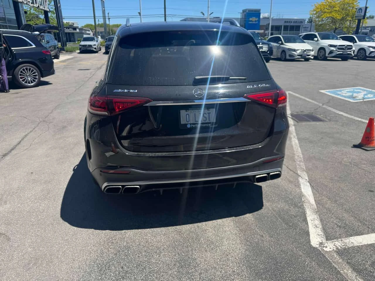 Mercedes-Benz GLE 63 S AMG ДИСТРОНИК * 360 * BURMESTER * PANO * ОБДУХВАНЕ, снимка 13 - Автомобили и джипове - 54743192