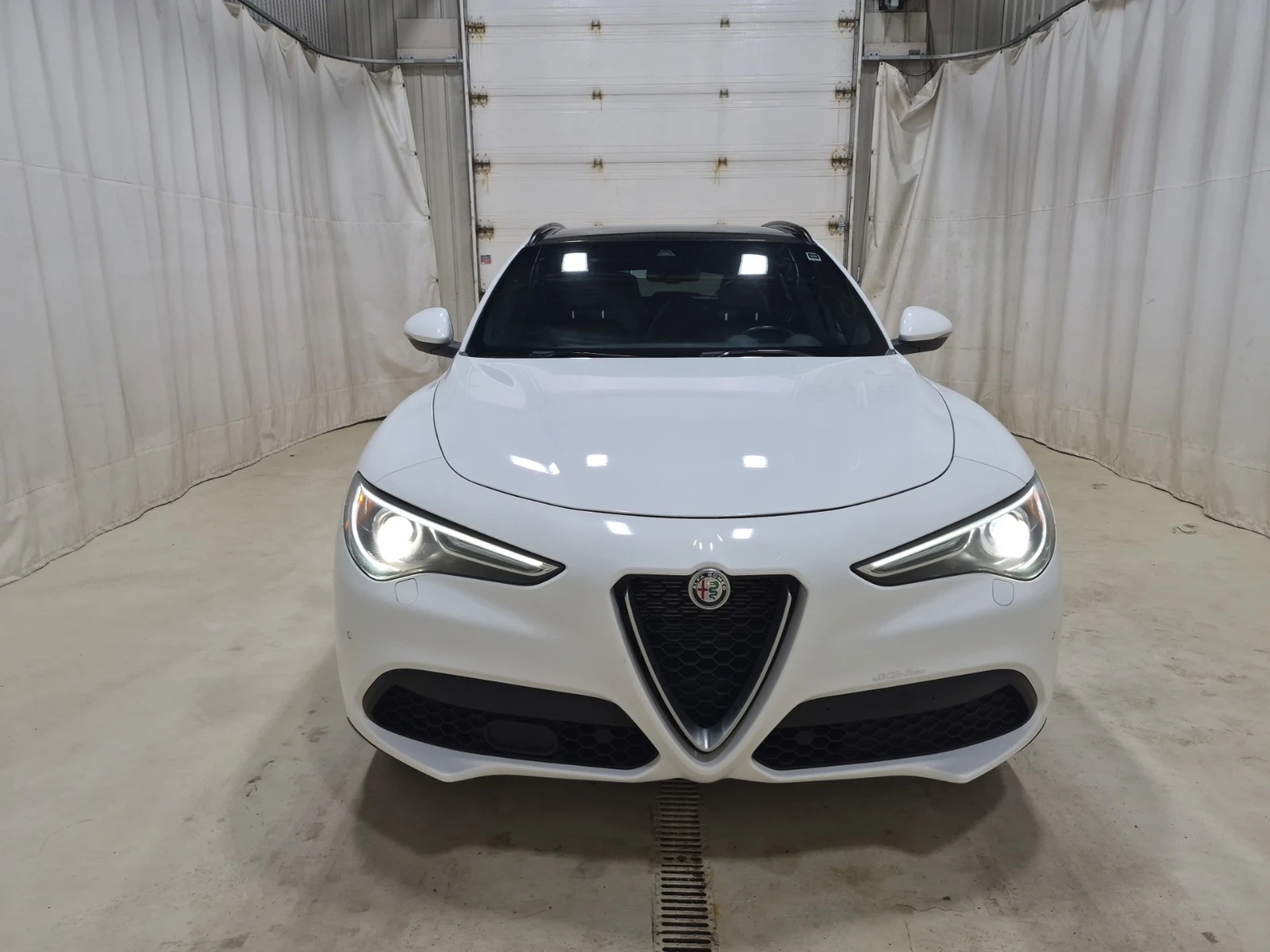 Alfa Romeo Stelvio  STI AWD 2L / DISTRONIC / 2 ЧИФТА ГУМИ , снимка 5 - Автомобили и джипове - 55471937