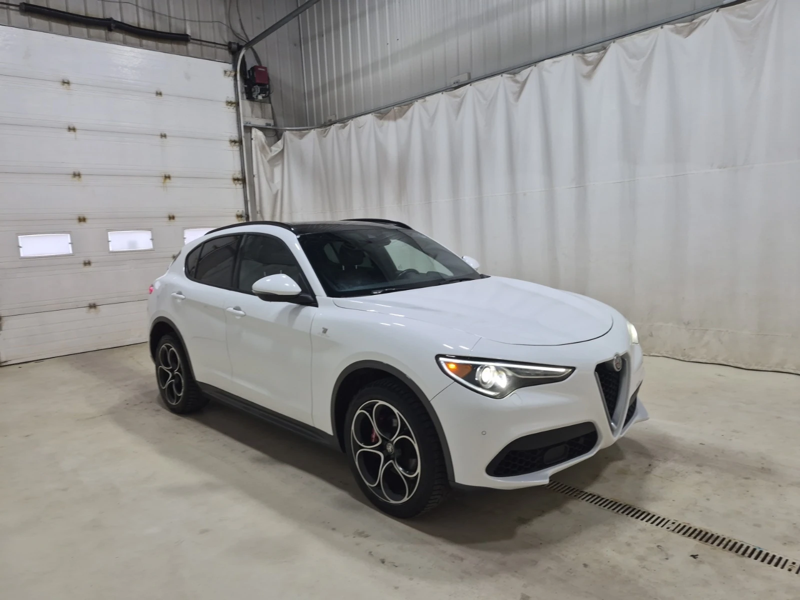 Alfa Romeo Stelvio  STI AWD 2L / DISTRONIC / 2 ЧИФТА ГУМИ , снимка 2 - Автомобили и джипове - 55471937