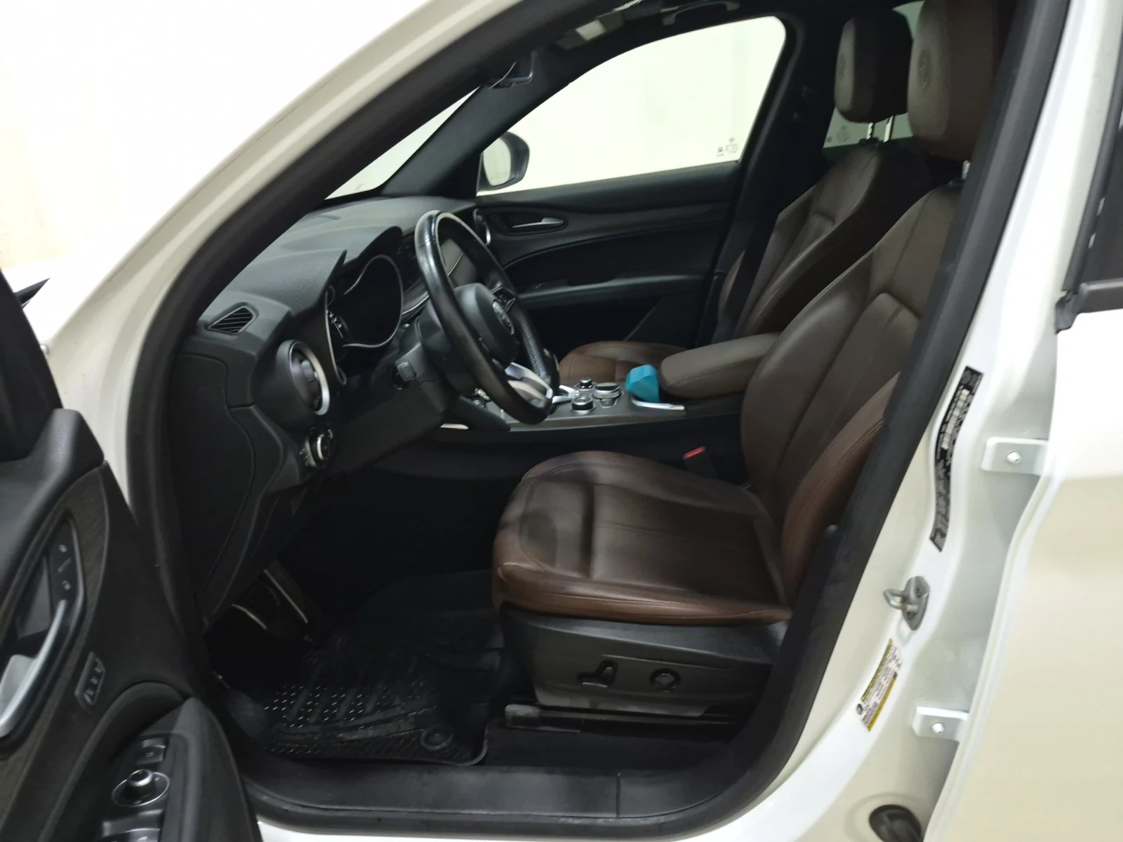 Alfa Romeo Stelvio  STI AWD 2L / DISTRONIC / 2 ЧИФТА ГУМИ , снимка 9 - Автомобили и джипове - 55471937
