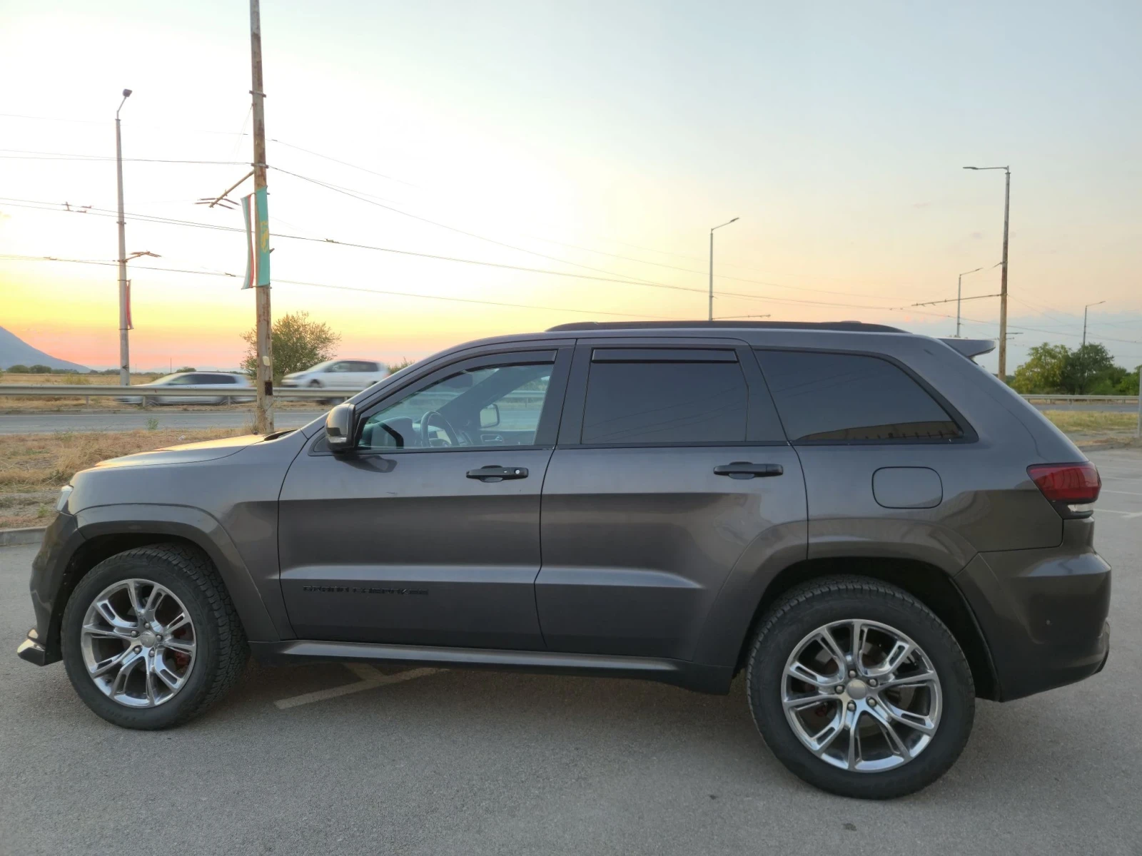 Jeep Grand cherokee 5.7 HEMI SUMMIT, снимка 7 - Автомобили и джипове - 55792804