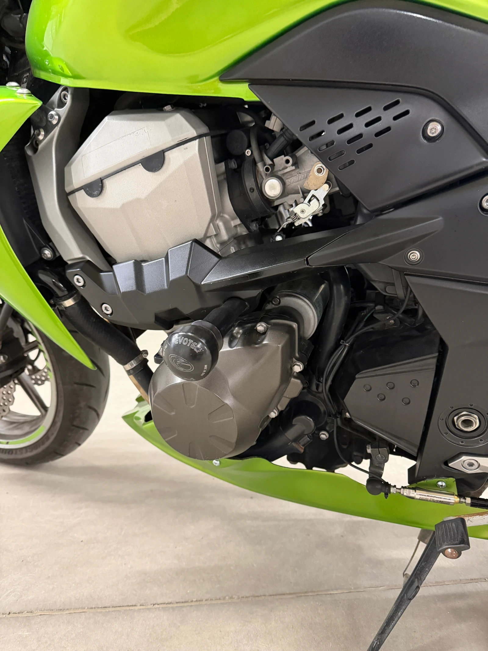 Kawasaki Z 750, снимка 10 - Мотоциклети и мототехника - 54359335
