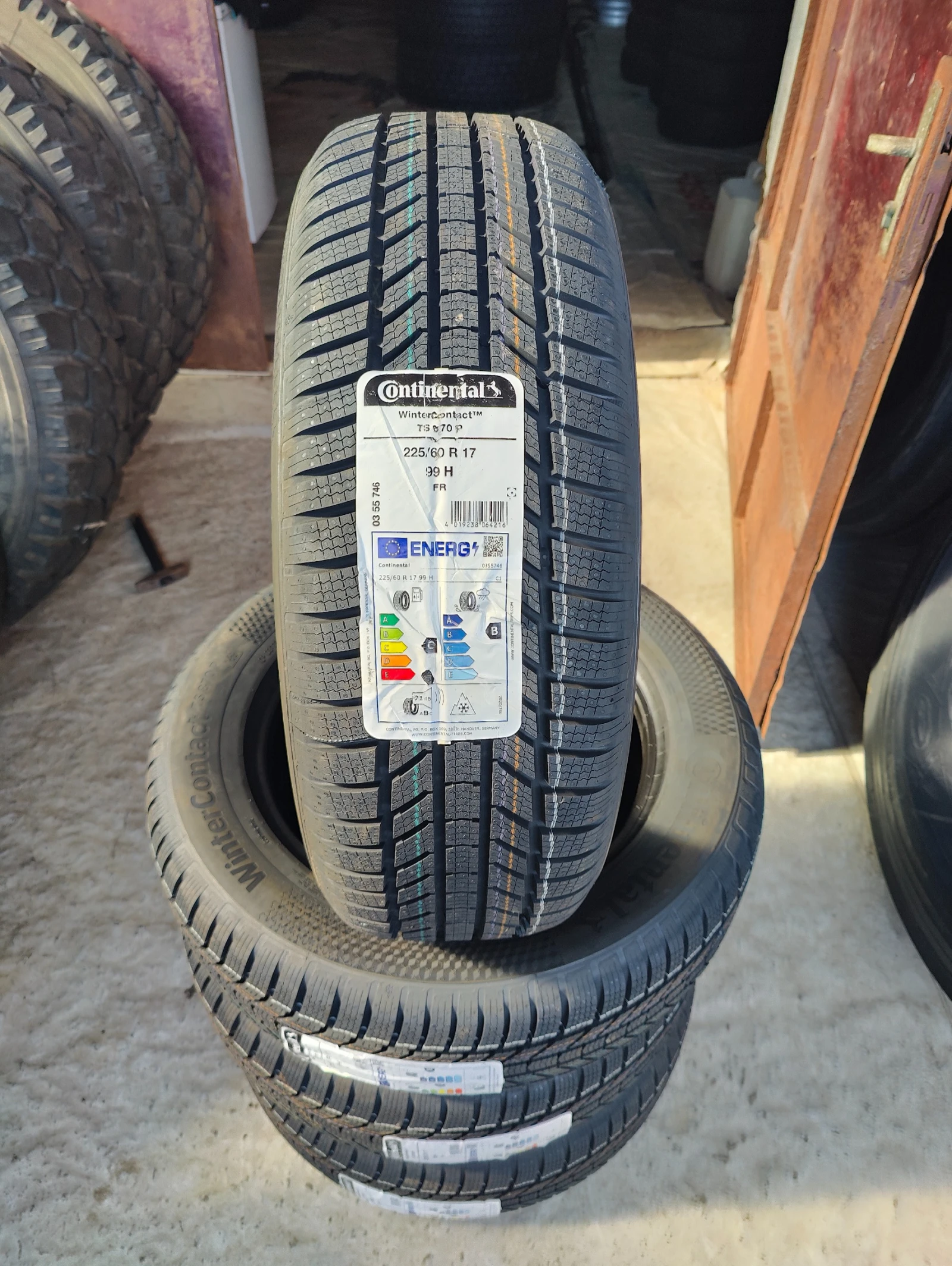 Гуми Зимни 225/60R17, снимка 6 - Гуми и джанти - 54111189