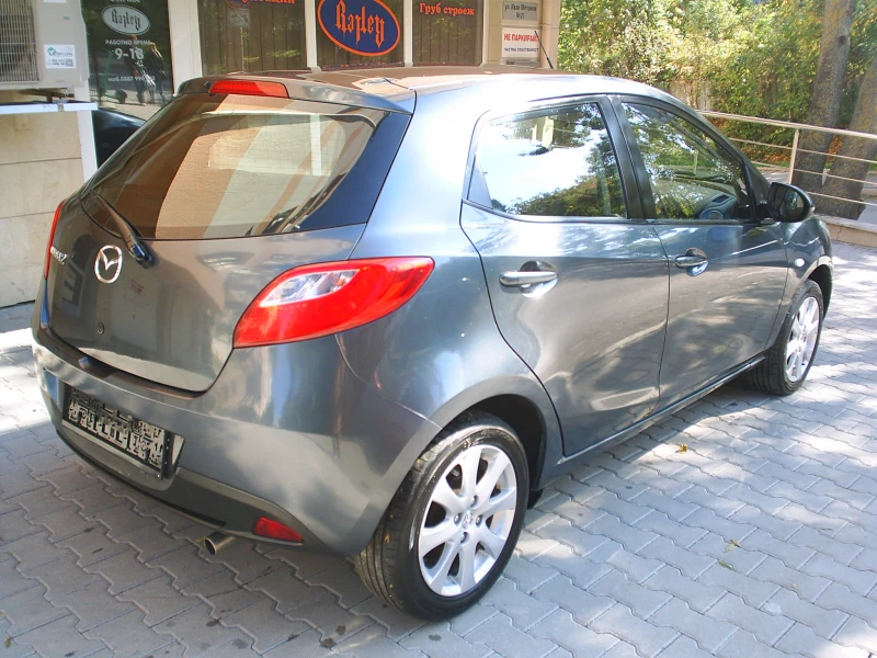 Mazda 2 1.3 16V 75k.c., снимка 4 - Автомобили и джипове - 47641184